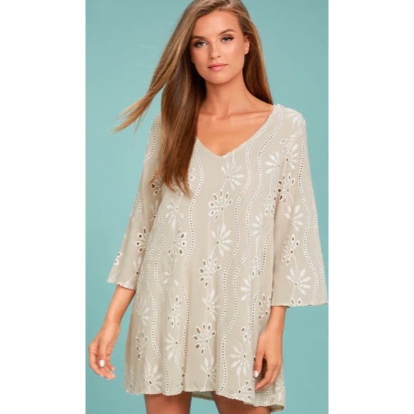 Lulus Dresses & Skirts - Gray/Beige and White Floral Dress